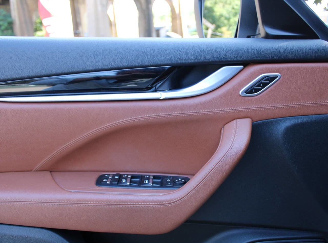 Used 2020 Maserati Levante image 35