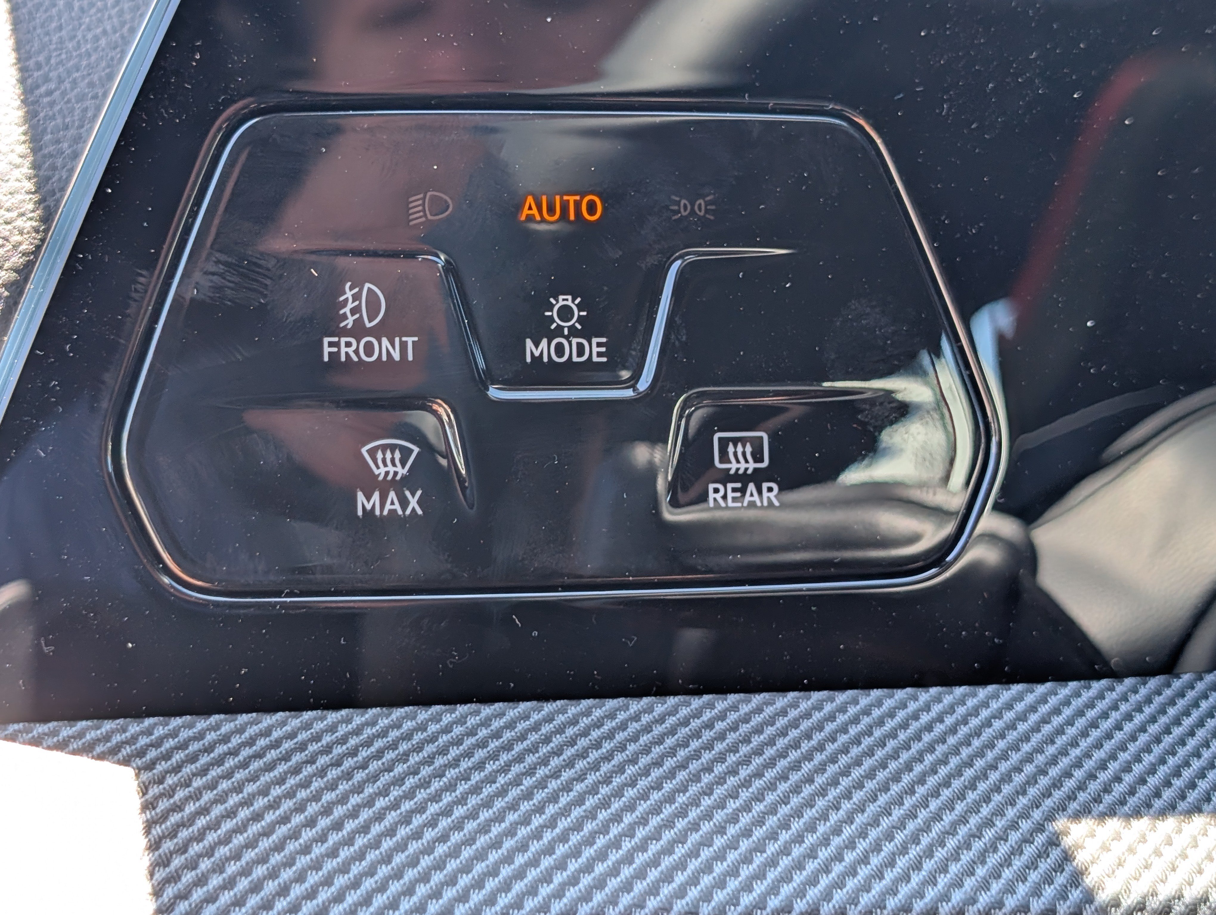 New 2026 Volkswagen GTI SE FWD image 18