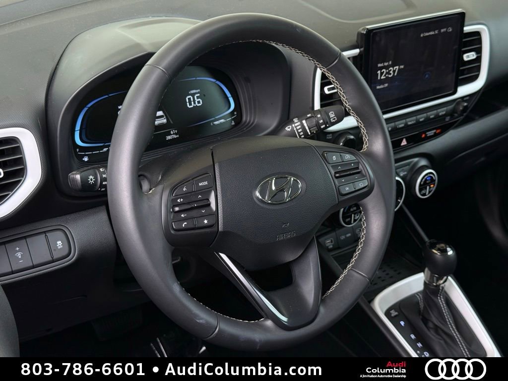 Used 2024 Hyundai Venue Limited image 16