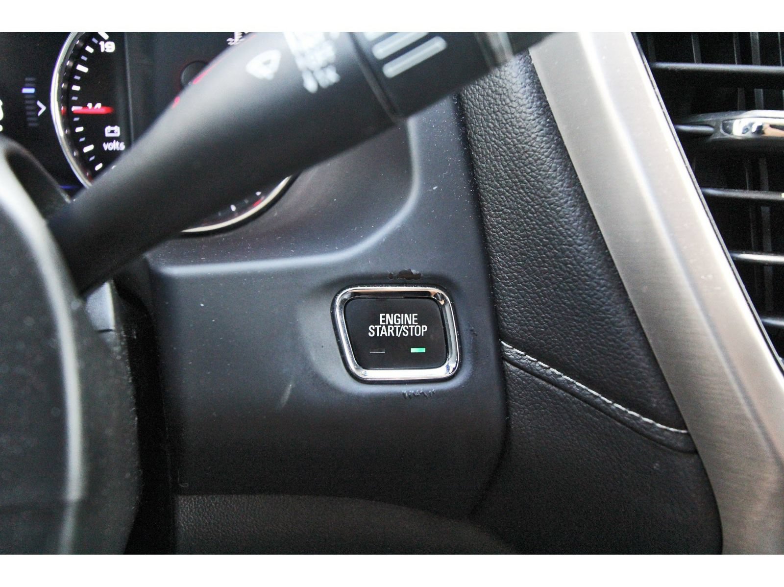 Used 2020 GMC Acadia Denali FWD image 19