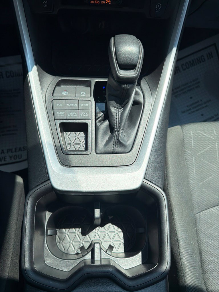 Used 2025 Toyota RAV4 XLE AWD/4WD image 31