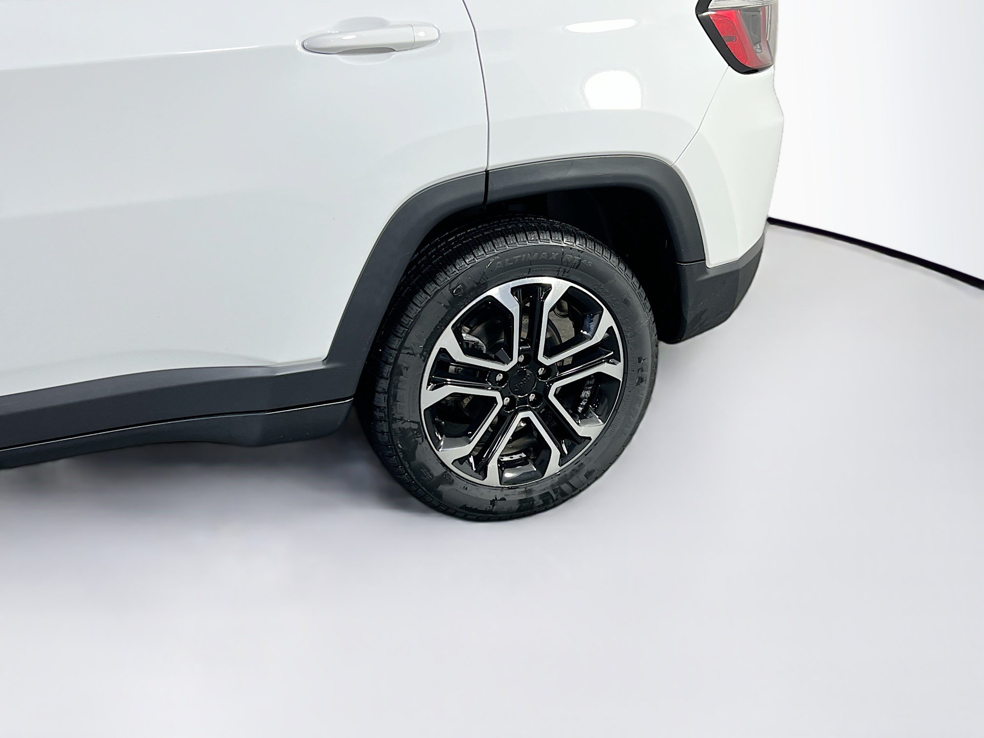 Used 2022 Jeep Compass Limited AWD/4WD image 28