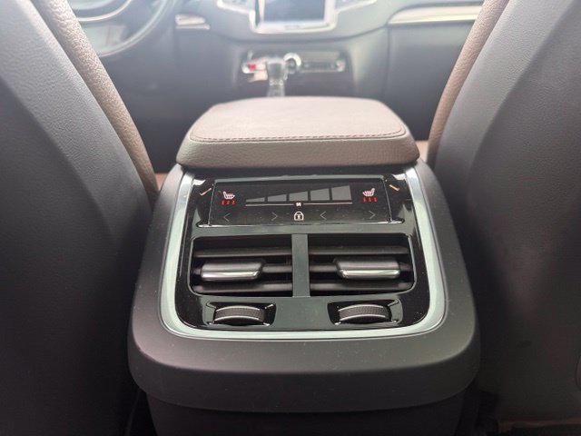 Used 2019 Volvo XC90 T6 Momentum w/ Advanced Package AWD/4WD image 15