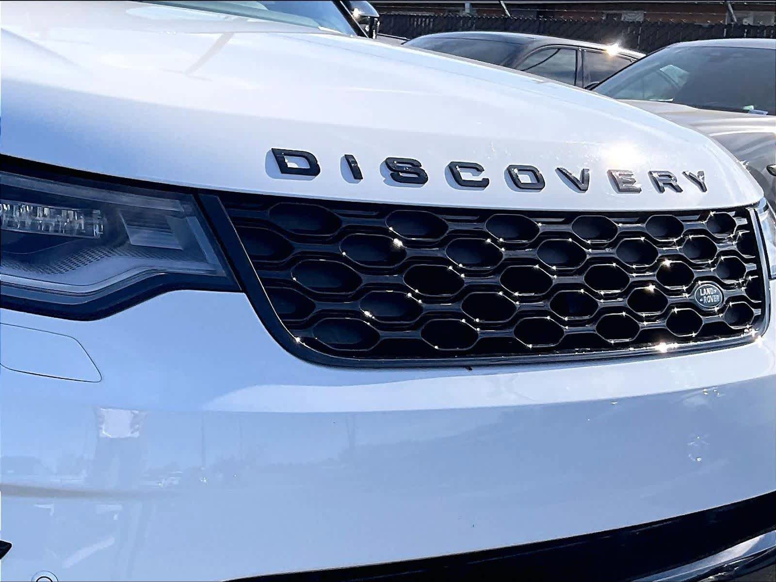 Used 2025 Land Rover Discovery Dynamic SE AWD/4WD image 32