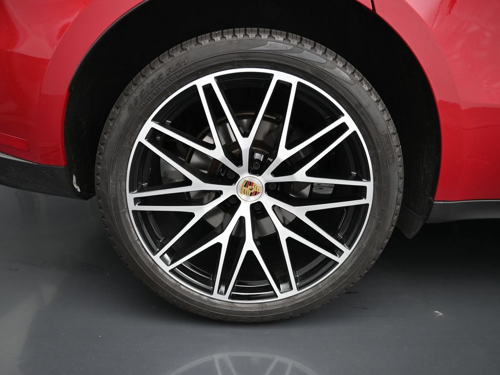 Certified 2025 Porsche Macan AWD/4WD image 9