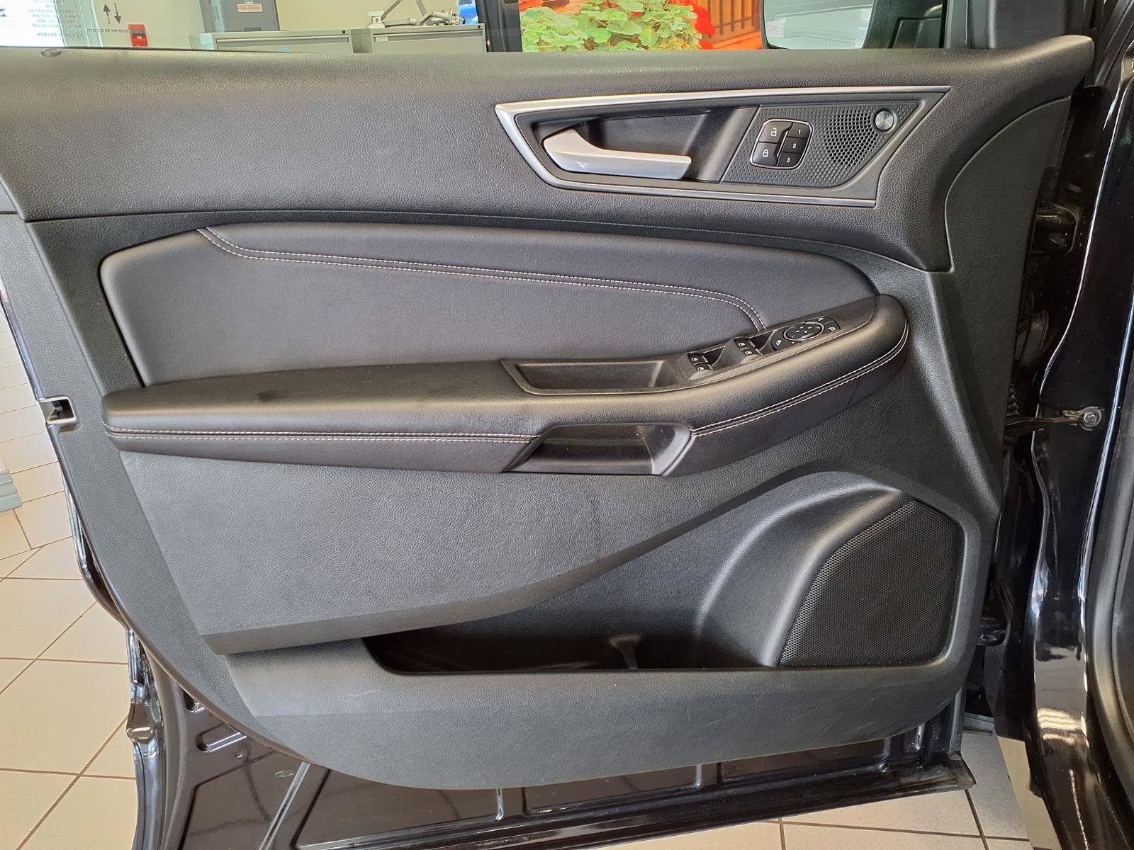 Used 2023 Ford Edge Titanium AWD/4WD image 19
