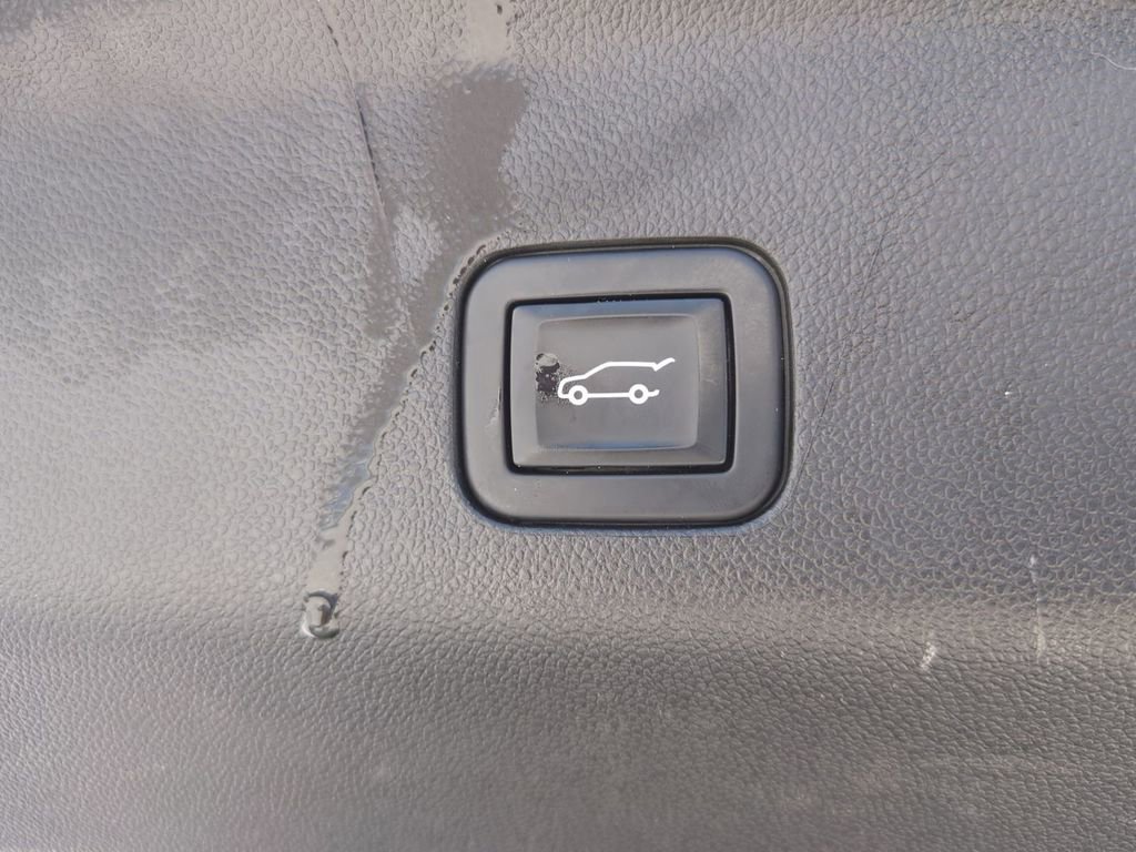 Used 2022 Cadillac Escalade ESV Sport w/ Touring Package image 15