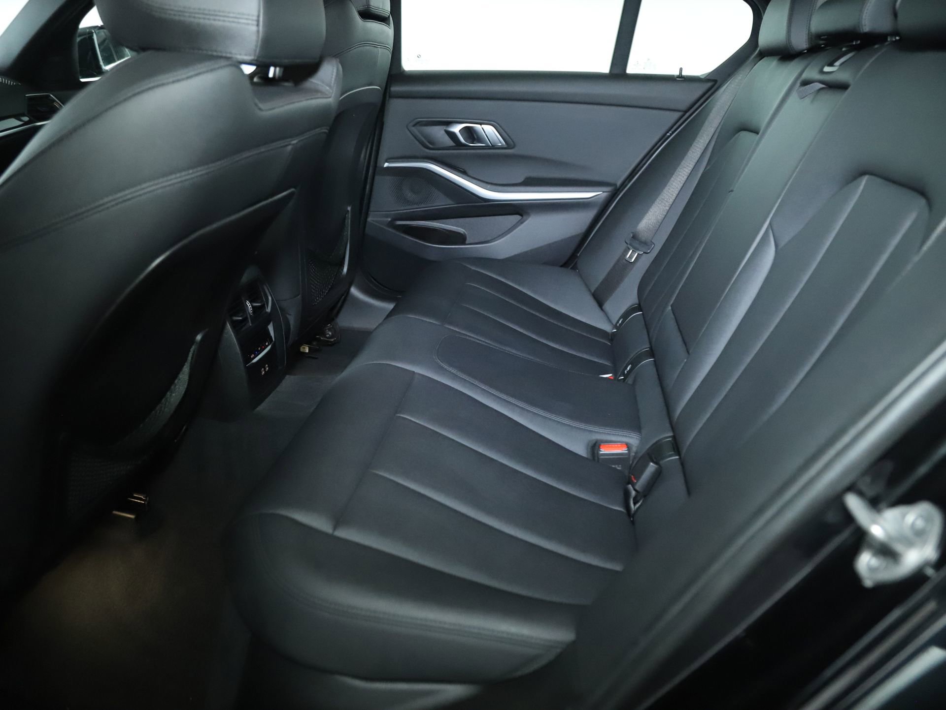 Used 2021 BMW 330e xDrive w/ Premium Package image 17