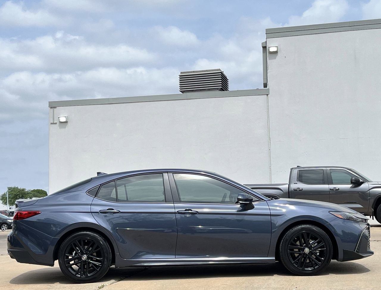 Used 2026 Toyota Camry SE w/ Convenience Package FWD image 3