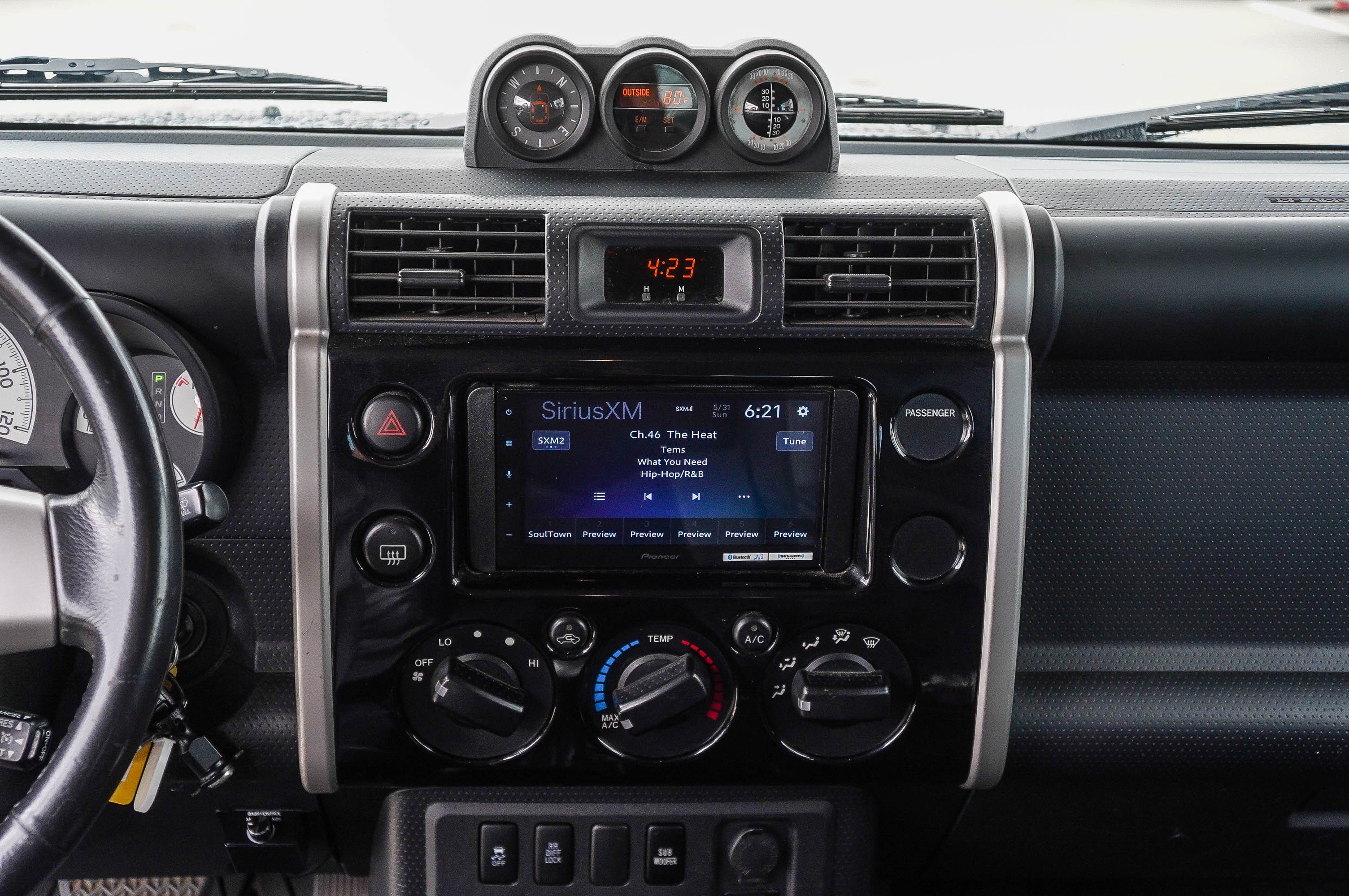 Used 2009 Toyota FJ Cruiser 2WD w/ Upgrade Pkg 2 image 12
