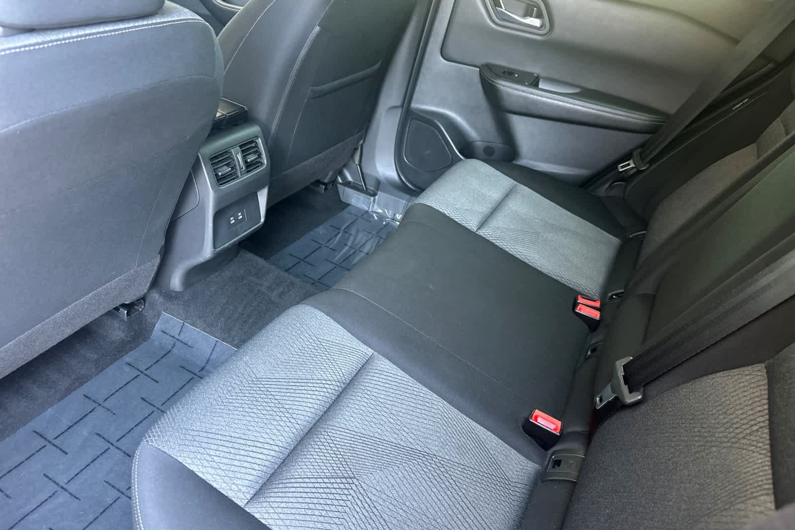 Used 2024 Nissan Rogue SV AWD/4WD image 4
