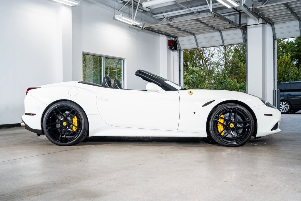 Used 2016 Ferrari California T image 5