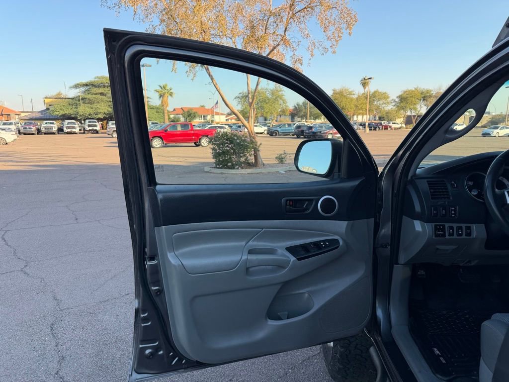 Used 2014 Toyota Tacoma 4x4 Double Cab image 21