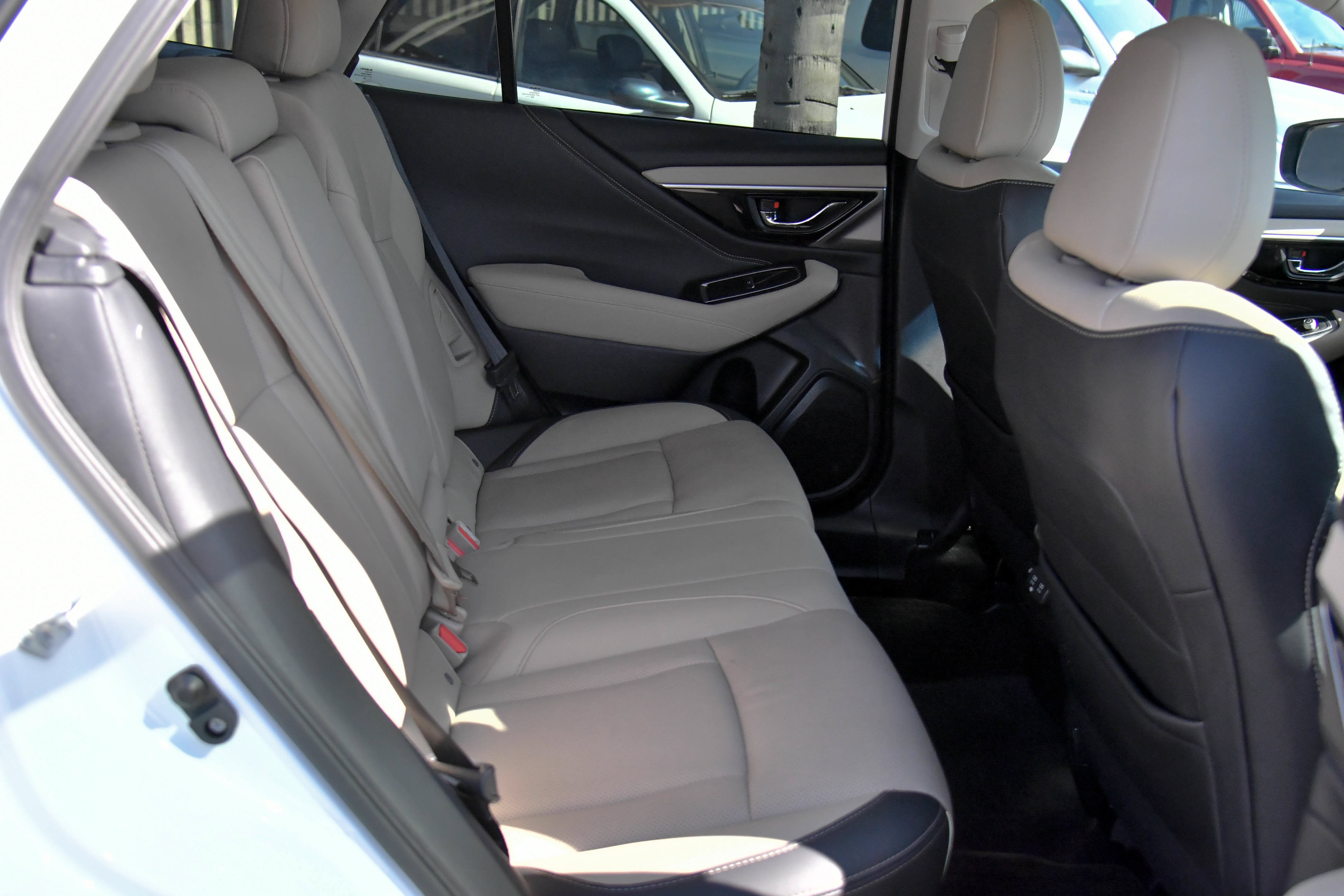 Used 2022 Subaru Outback Limited AWD/4WD image 40