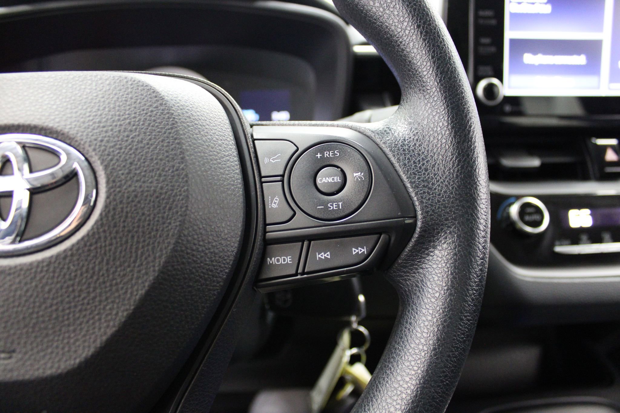 Used 2022 Toyota Corolla LE image 30