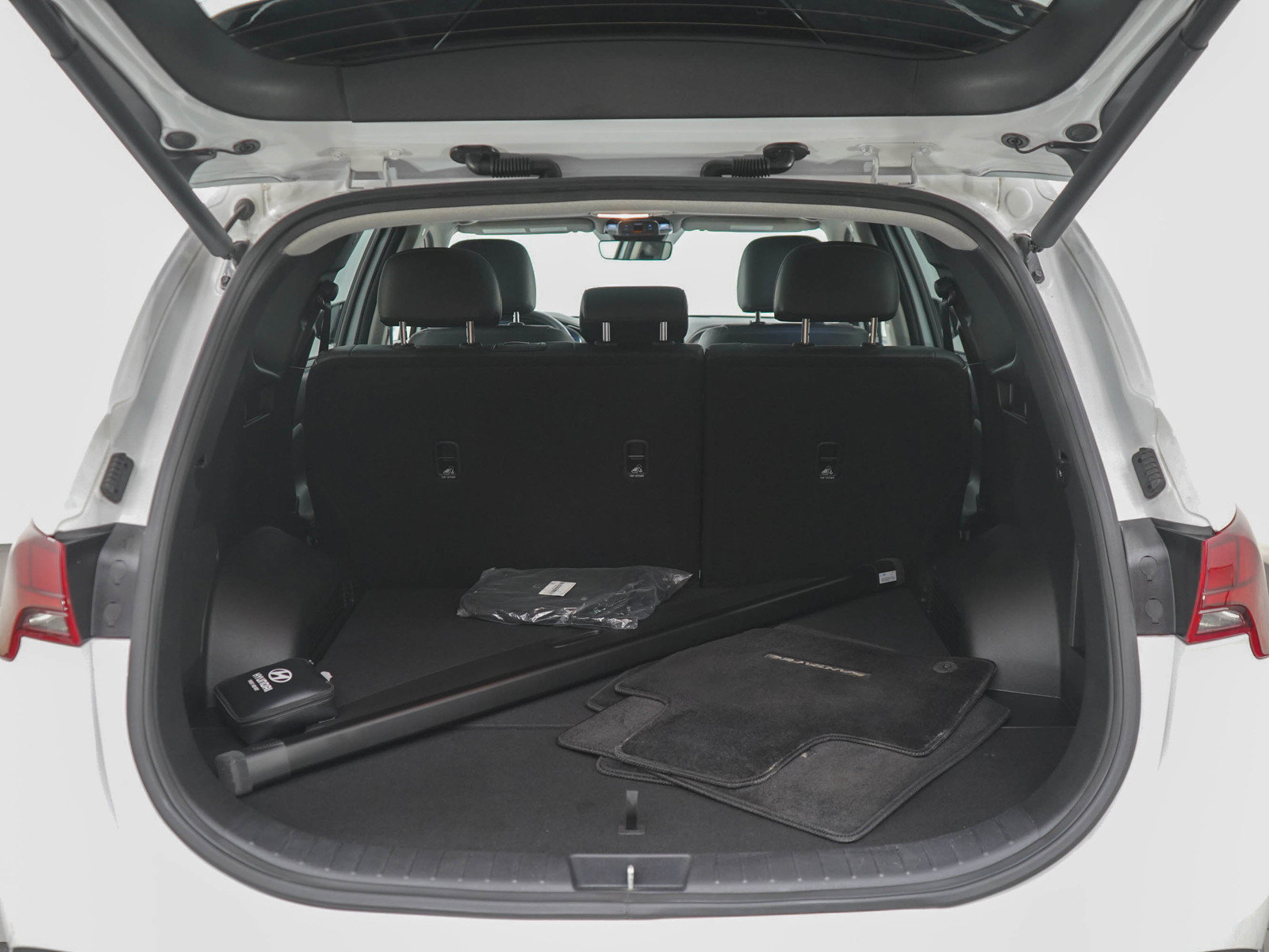 Used 2023 Hyundai Santa Fe Limited AWD/4WD image 16