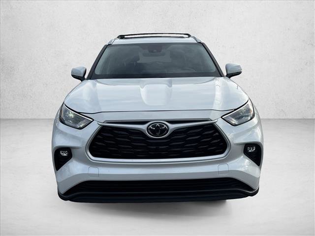 Certified 2025 Toyota Highlander XLE image 2