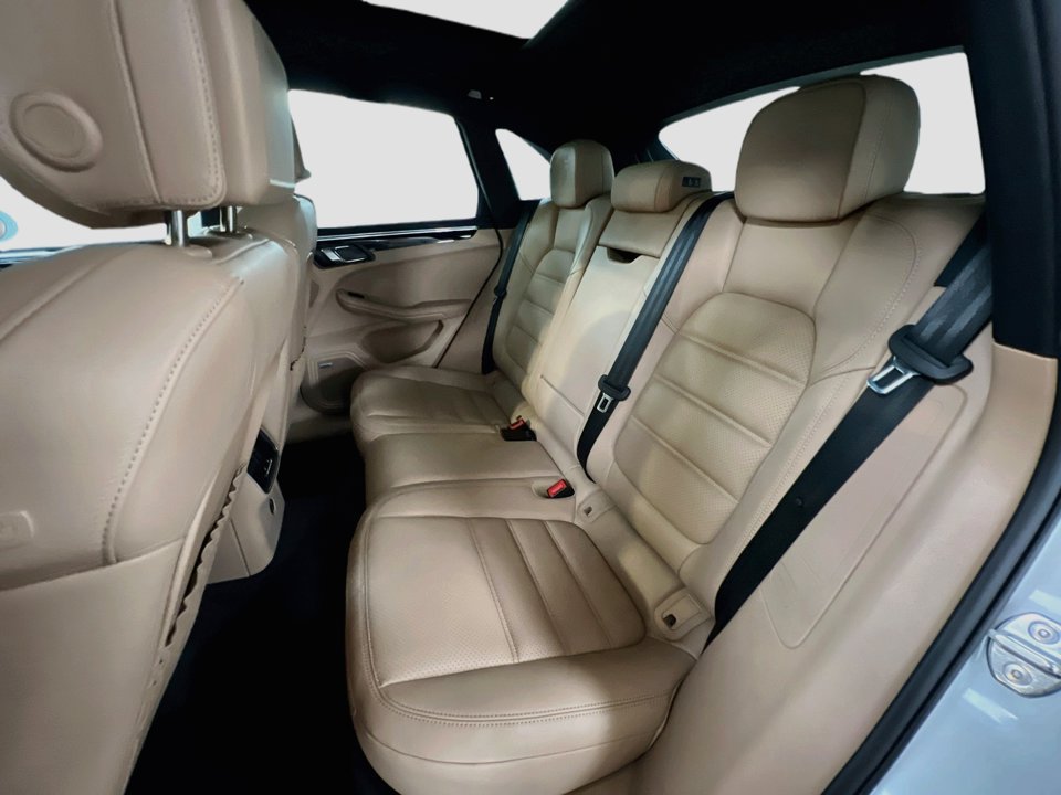 Certified 2026 Porsche Macan AWD/4WD image 24
