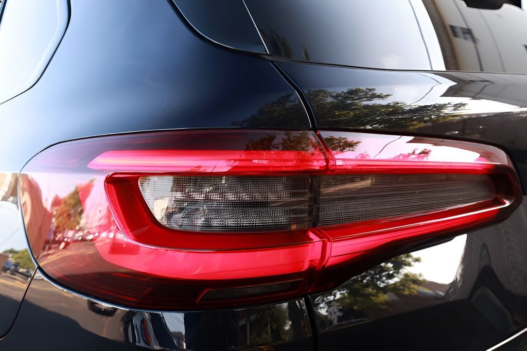 Used 2020 BMW X5 M Competition w/ Executive Package AWD/4WD image 38