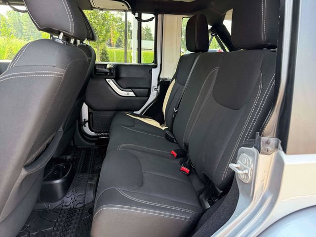 Used 2015 Jeep Wrangler Unlimited Sahara w/ Trailer Tow Group AWD/4WD image 15