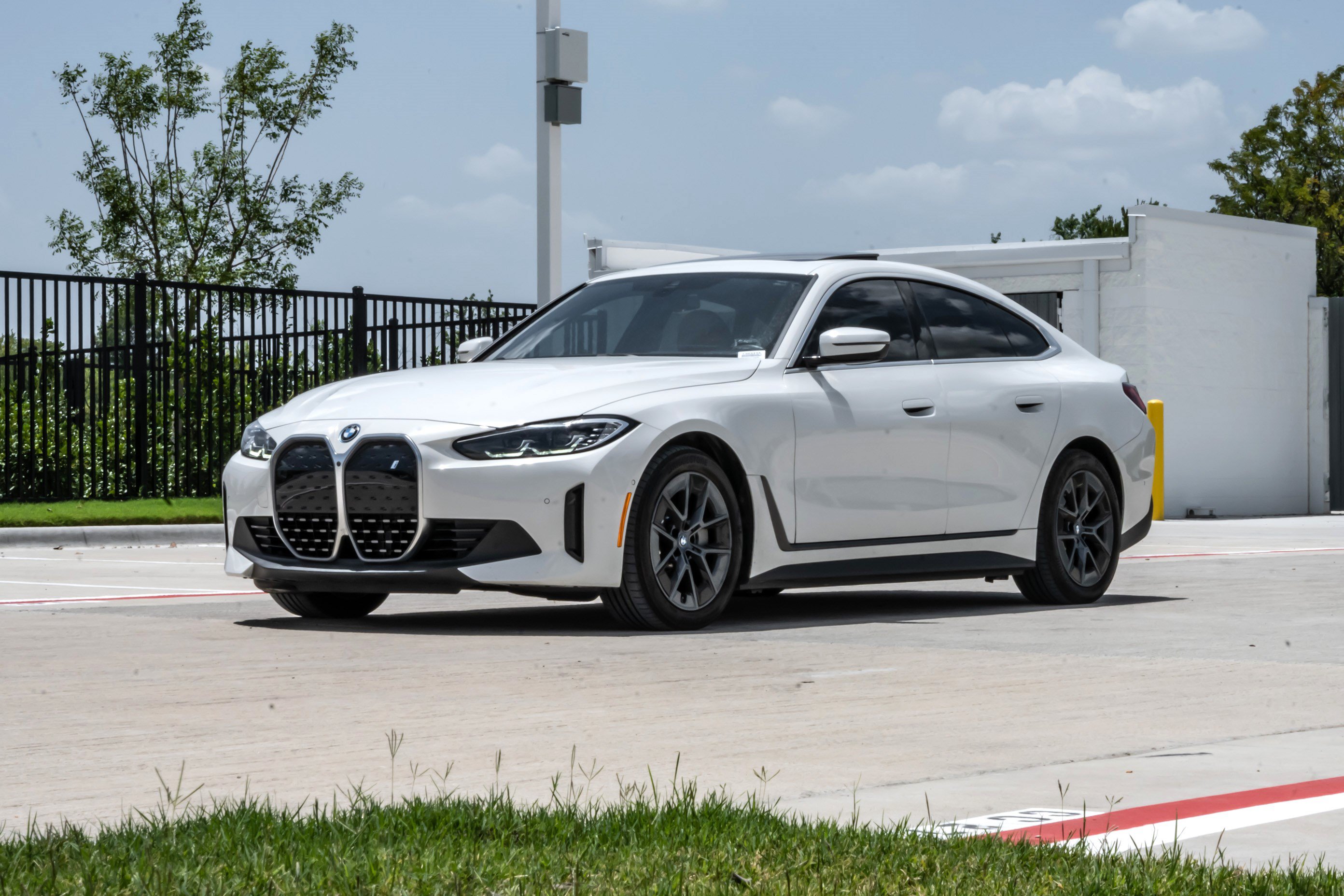 Used 2024 BMW i4 eDrive40 w/ Premium Package RWD image 5