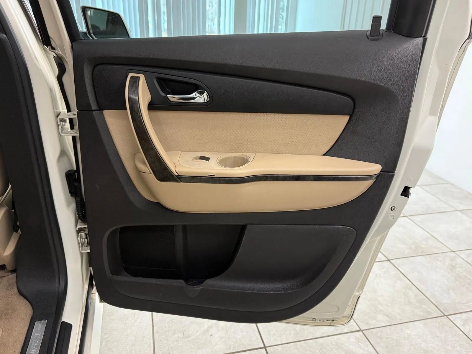 Used 2011 GMC Acadia Denali image 27