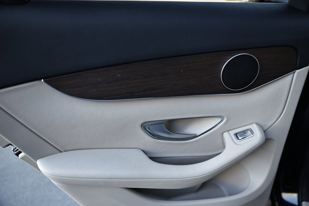 Used 2022 Mercedes-Benz GLC 300 4MATIC image 25