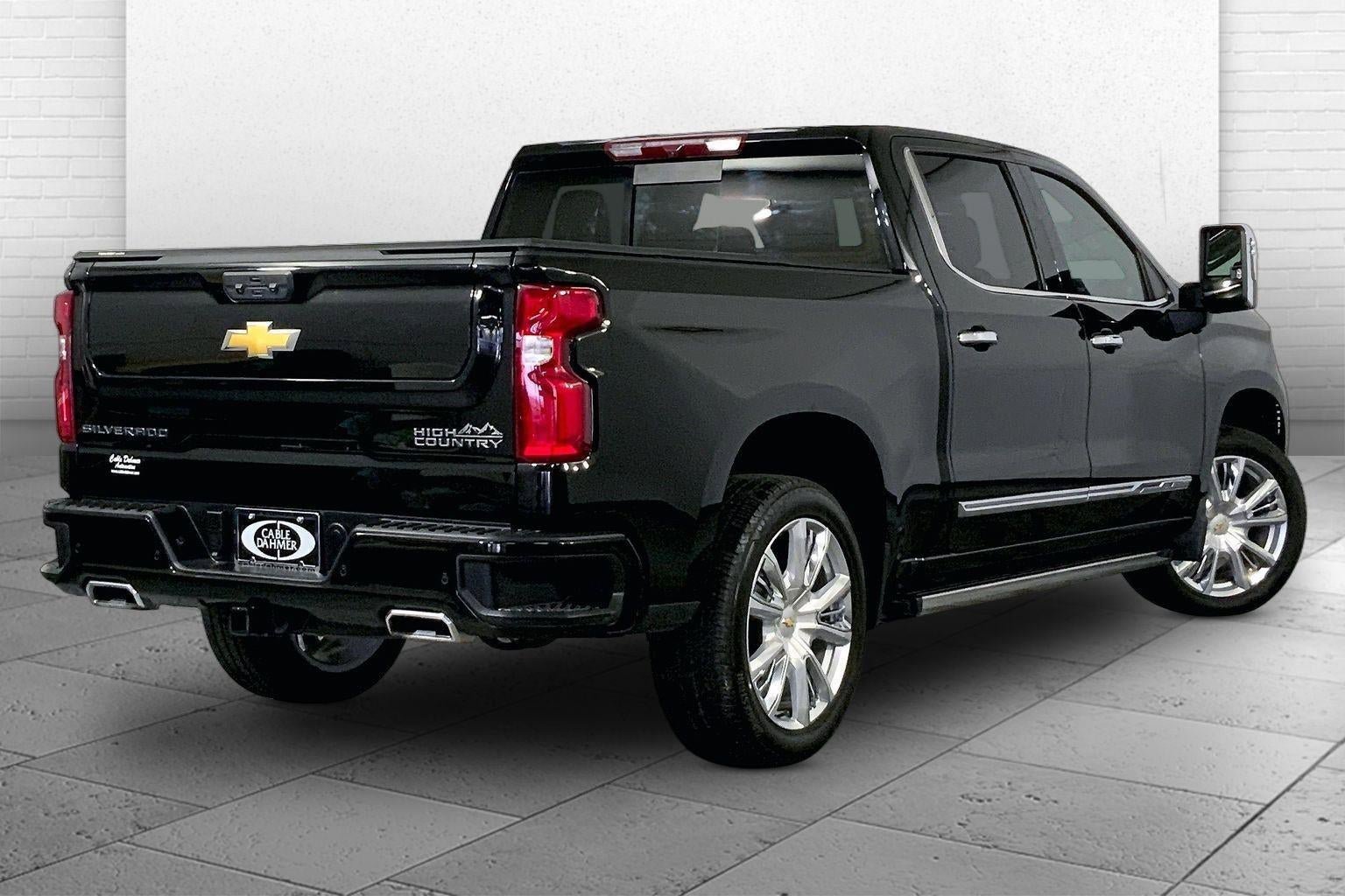 Used 2025 Chevrolet Silverado 1500 High Country w/ High Country Premium Package AWD/4WD image 13