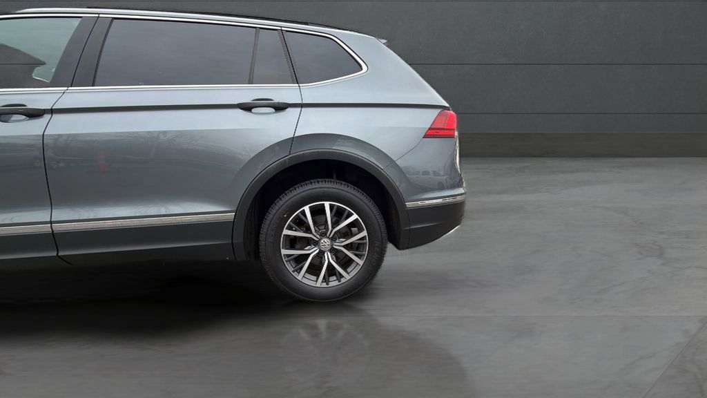 Used 2020 Volkswagen Tiguan SE AWD/4WD image 16