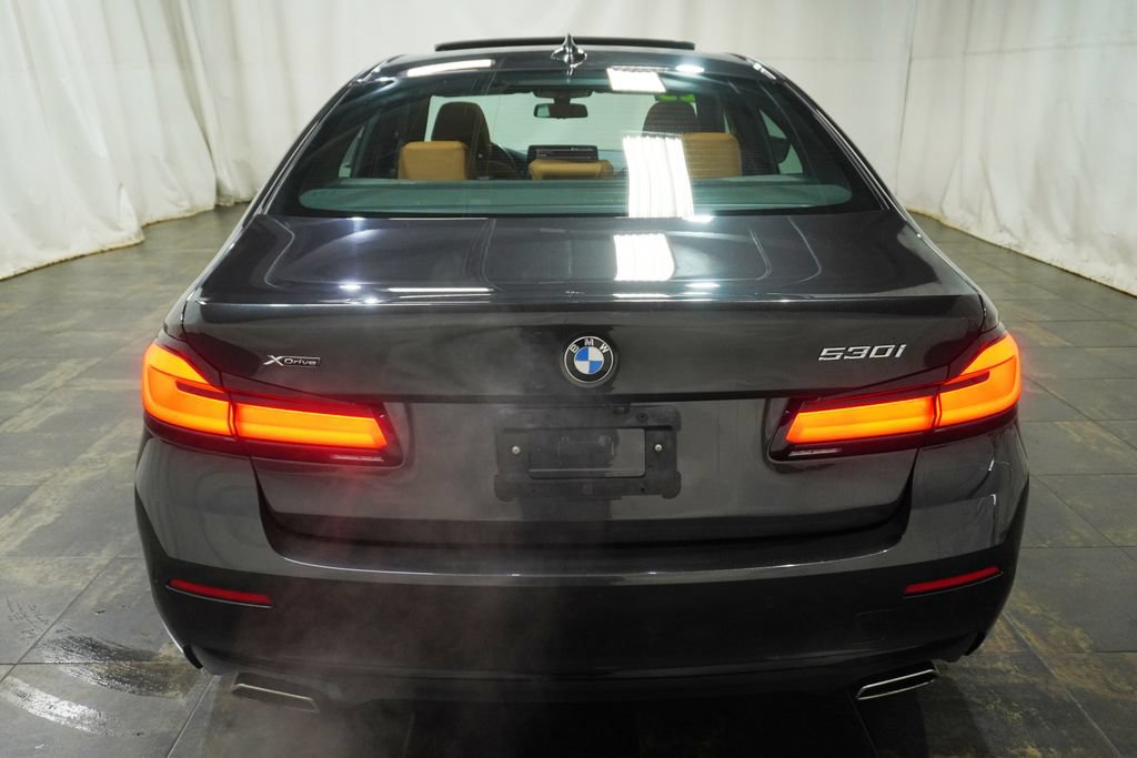 Used 2023 BMW 530i xDrive w/ Premium Package AWD/4WD image 4