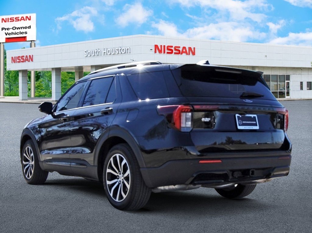 Used 2025 Ford Explorer ST-Line image 3
