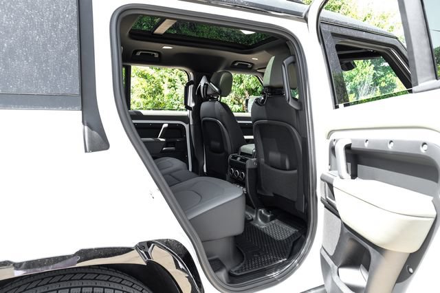 New 2026 Land Rover Defender 110 X-Dynamic SE AWD/4WD image 44