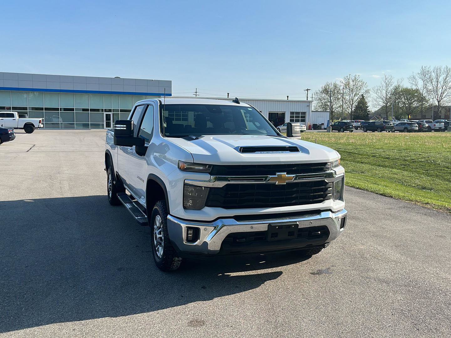 Used 2025 Chevrolet Silverado 2500 LT w/ Safety Package AWD/4WD image 7