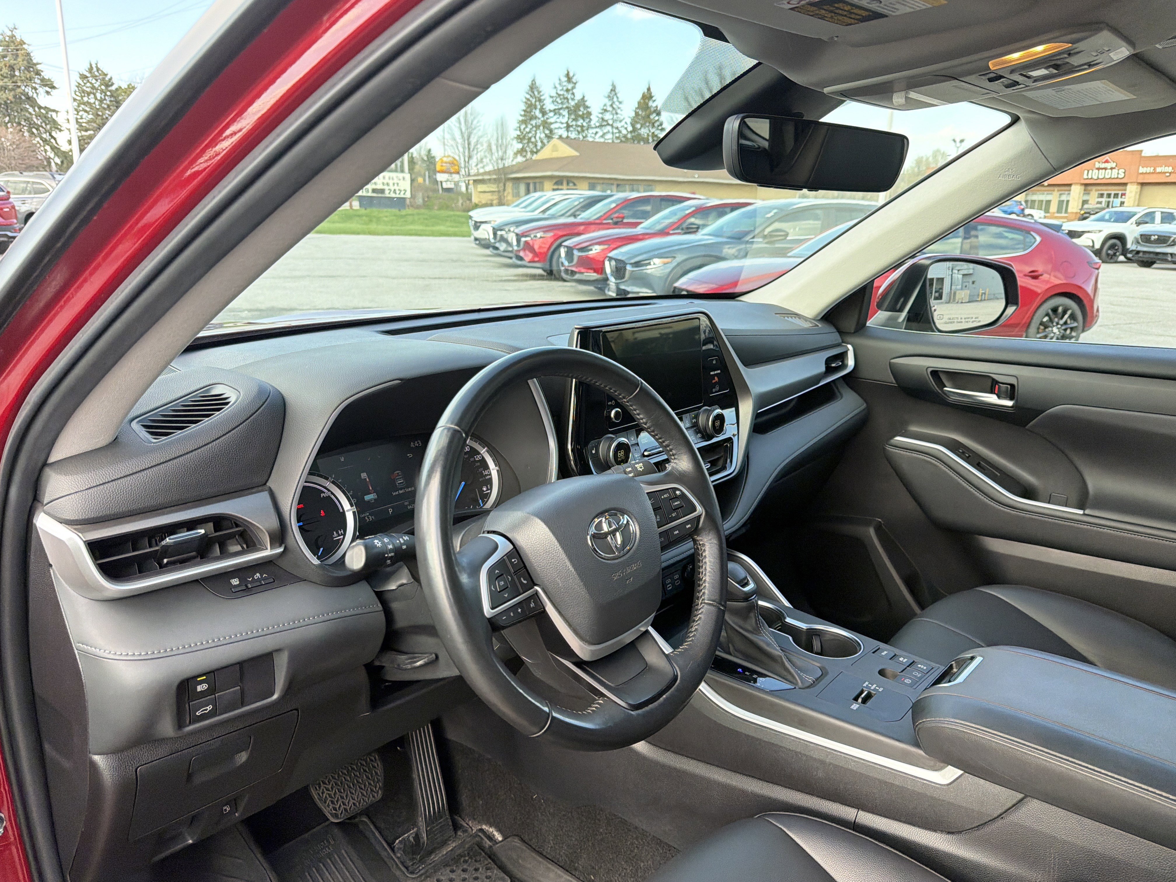 Used 2023 Toyota Highlander XLE AWD/4WD image 13