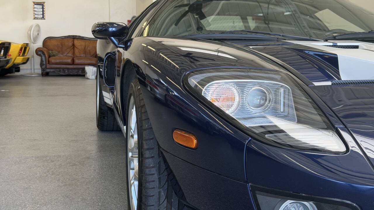 Used 2006 Ford GT RWD image 23