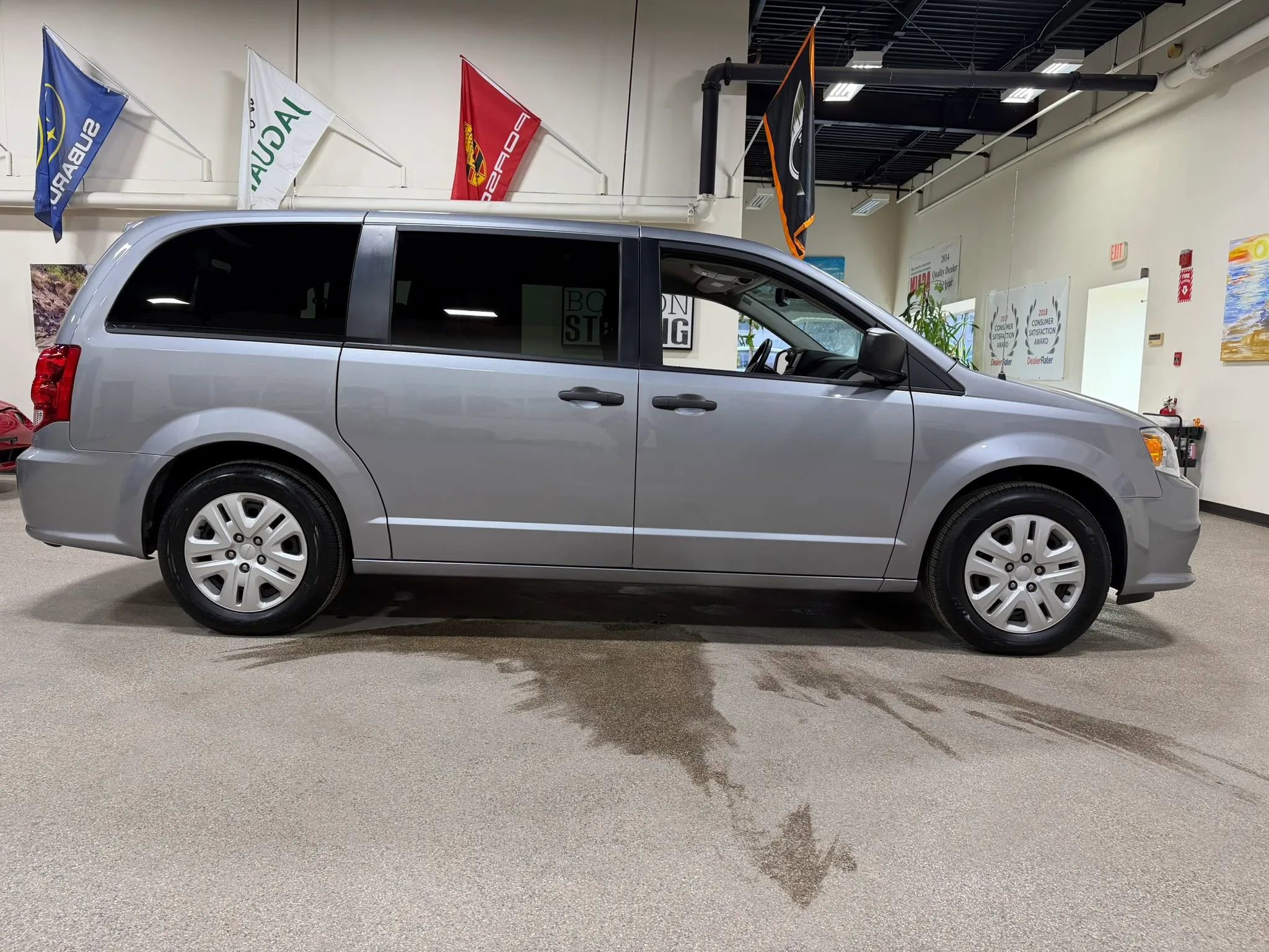 Used 2019 Dodge Grand Caravan SE image 6