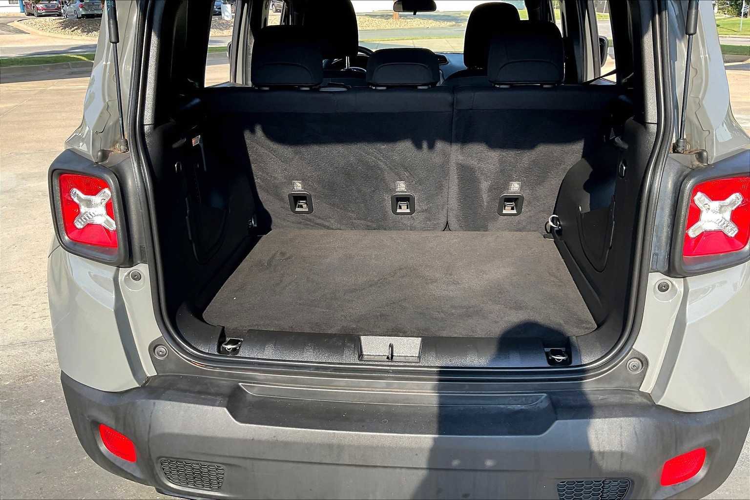 Certified 2022 Jeep Renegade Altitude image 29