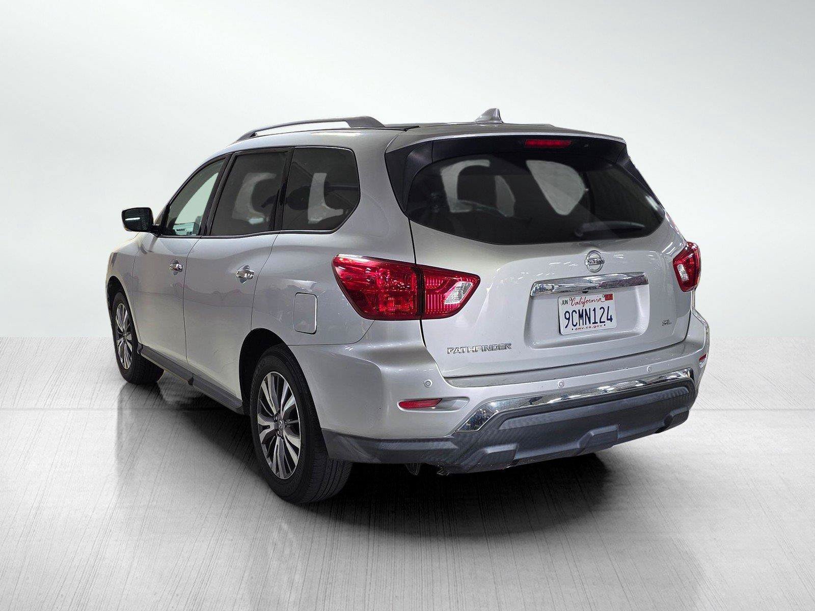 Used 2019 Nissan Pathfinder SL FWD image 5