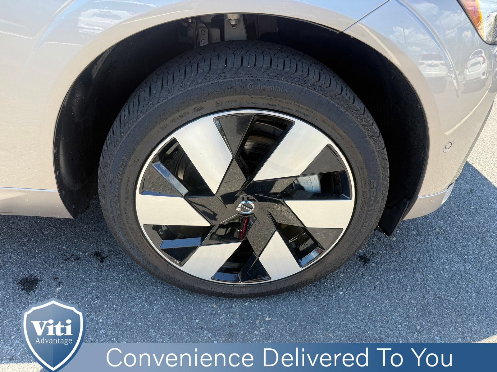 Certified 2025 Volvo XC60 T8 Plus w/ Protection Package Premier AWD/4WD image 15