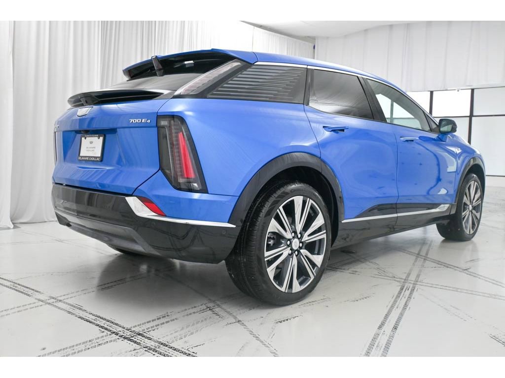 New 2026 Cadillac Optiq Luxury 2 image 8