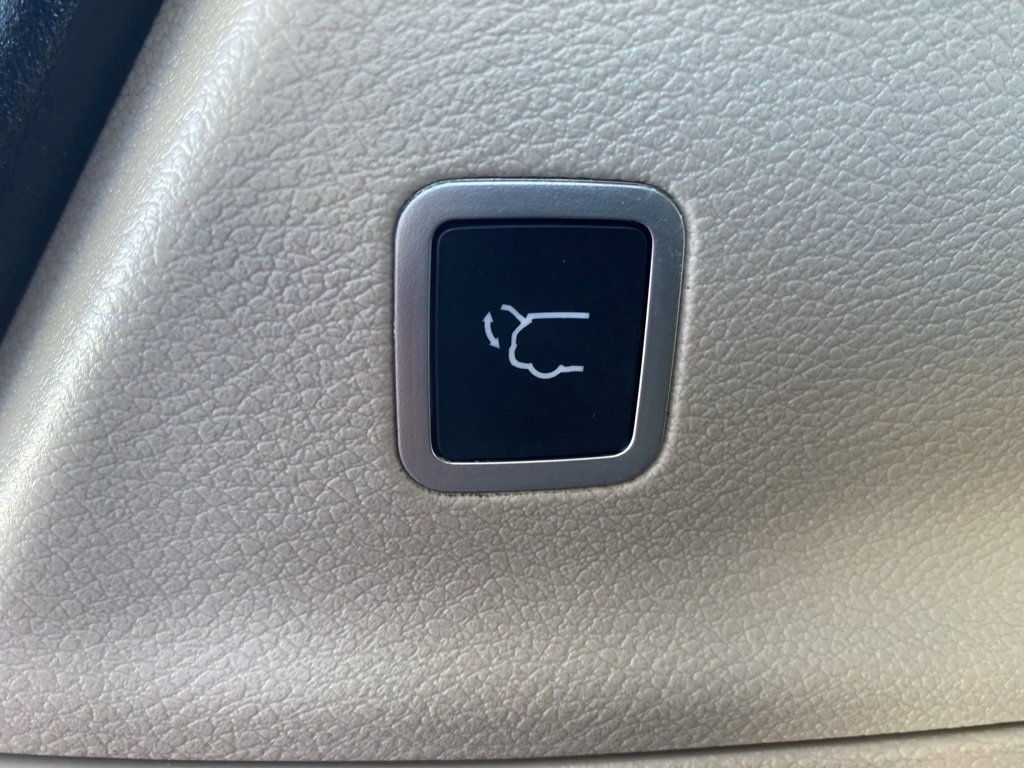 Used 2017 Chrysler Pacifica Touring-L image 18