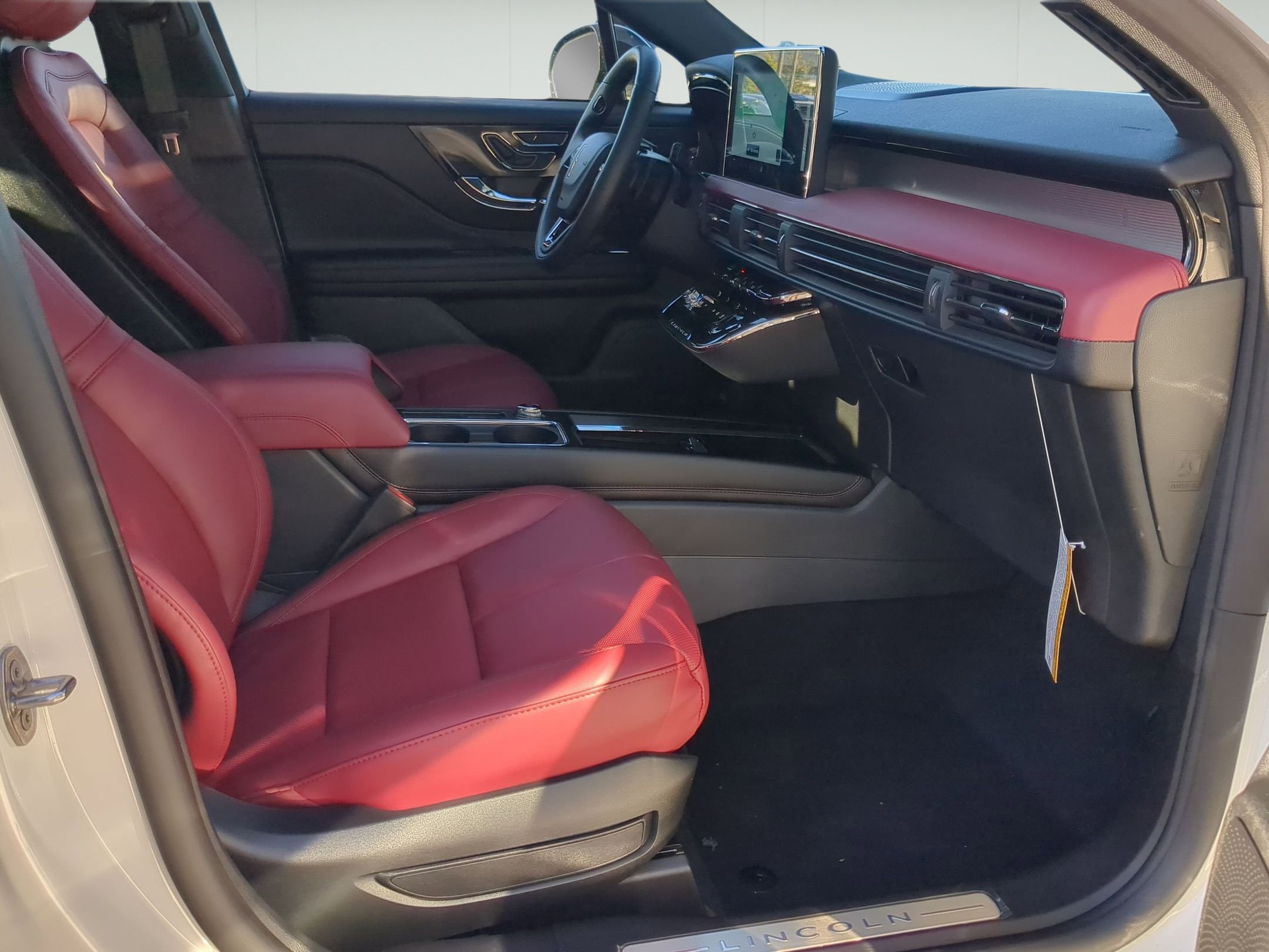 New 2026 Lincoln Corsair Reserve w/ Jet Appearance Package FWD image 24