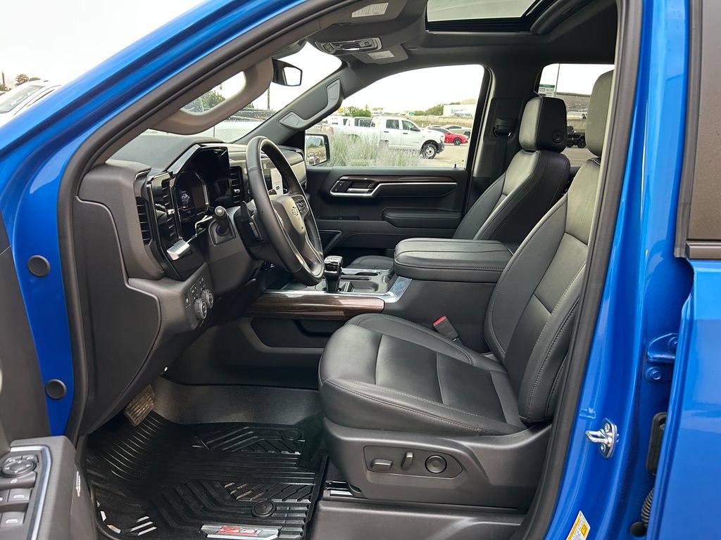 Used 2025 Chevrolet Silverado 1500 RST w/ Convenience Package II AWD/4WD image 8