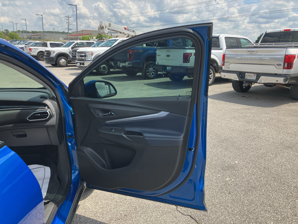 Used 2022 Chevrolet Bolt EUV LT w/ Convenience Package FWD image 26