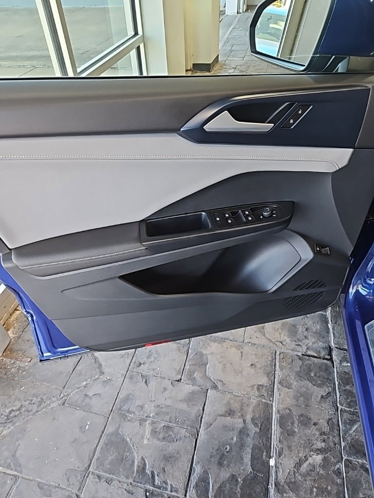 Used 2024 Volkswagen Taos SE w/ Black Wheel Plus Package image 25