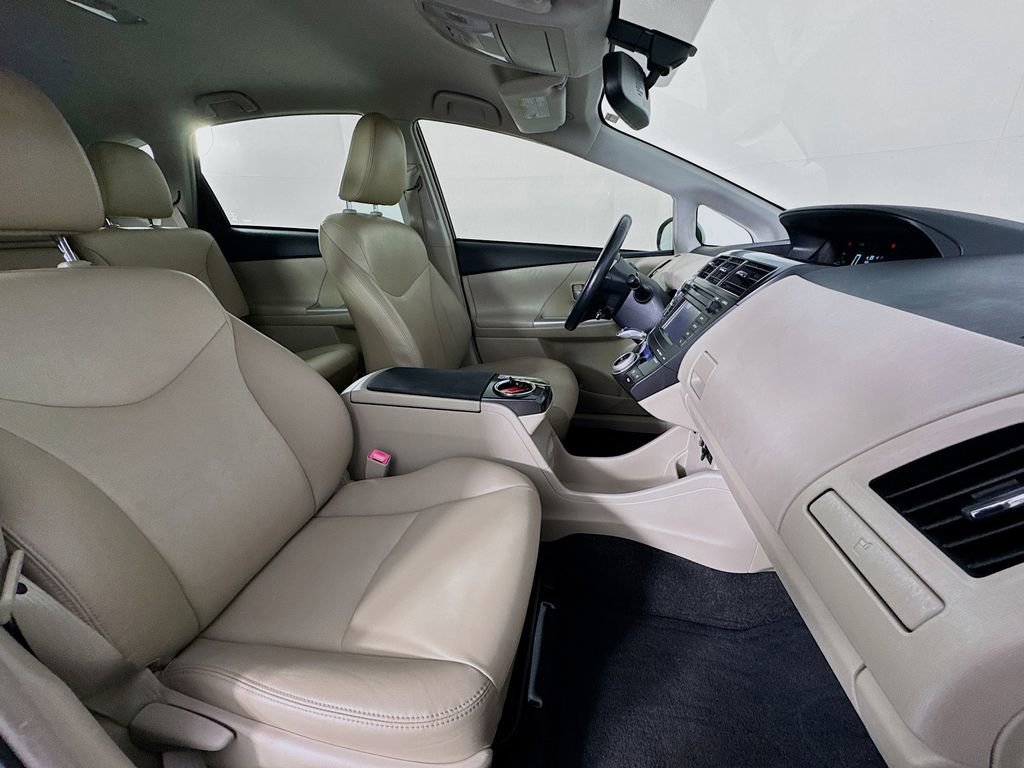 Used 2014 Toyota Prius V Five image 32