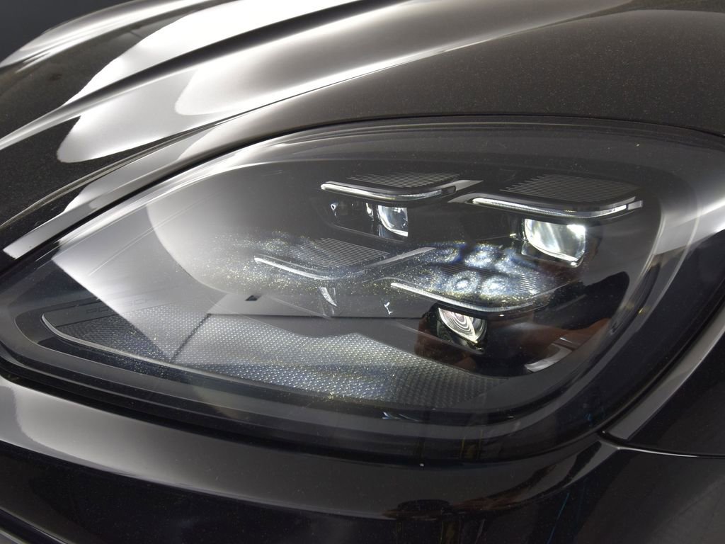 Used 2024 Porsche Cayenne Coupe image 11