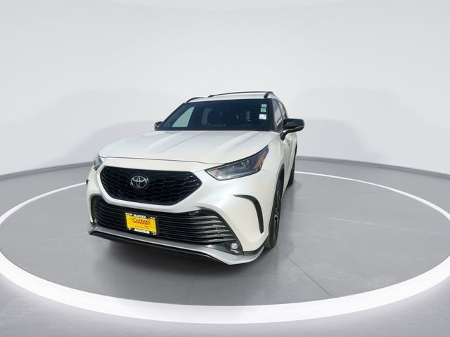 Used 2021 Toyota Highlander XSE image 3