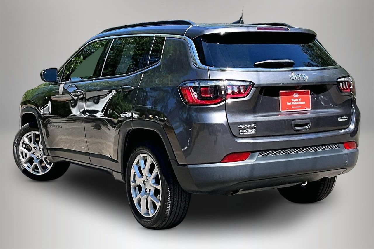 Used 2023 Jeep Compass Latitude AWD/4WD image 4