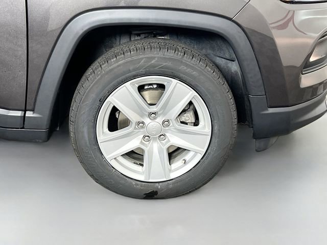 Used 2022 Jeep Compass Latitude w/ Sun and Sound Group AWD/4WD image 36